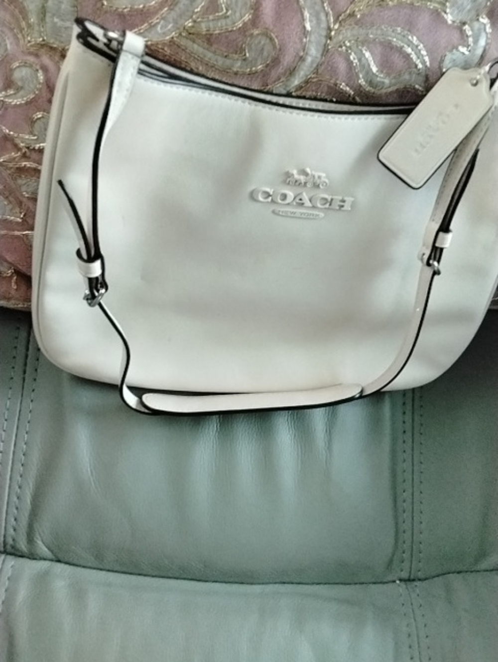 Coach Cream Leather Shoulder Bag with Black Piping - Picture 2 of 6
